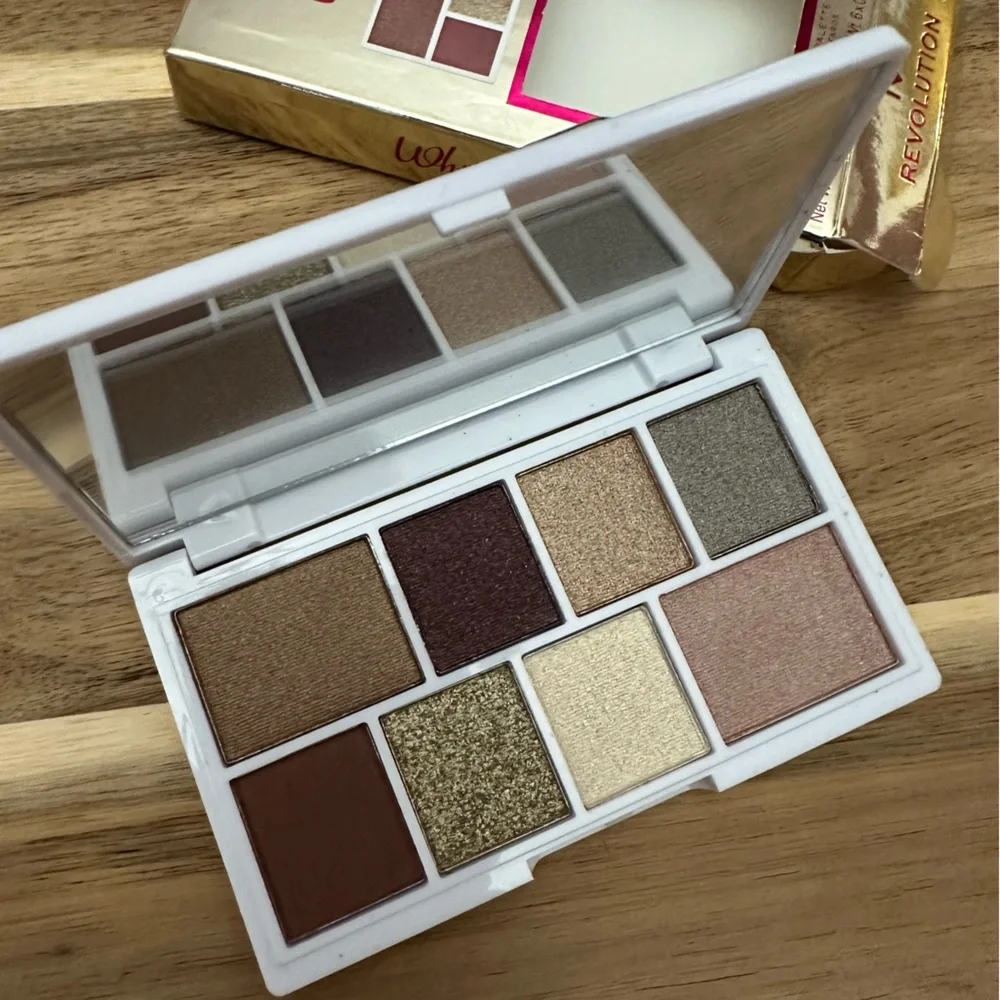 I Heart Revolution White Gold Mini Chocolate Eyeshadow Palette